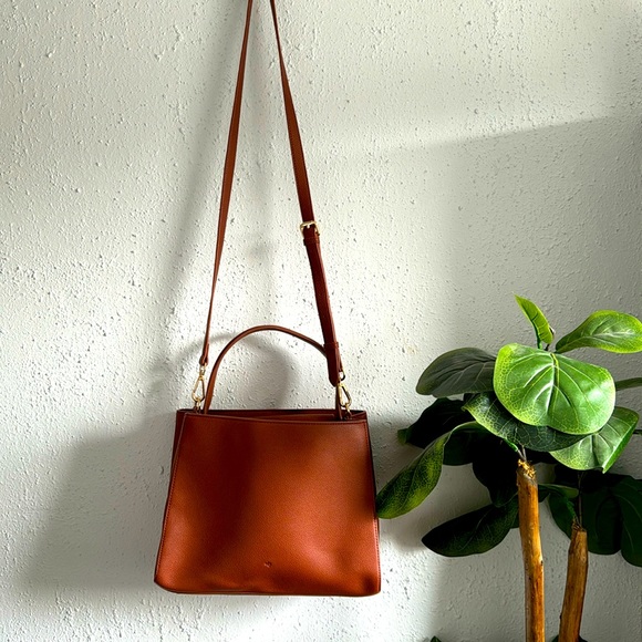 ELA “LADY BAG”
Equipped with two straps (crossbody & guitar), - Picture 2 of 7